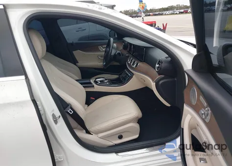 2017 Mercedes-Benz E 300 z USA, uszkodzony, nr VIN WDDZF4JB6HA042701